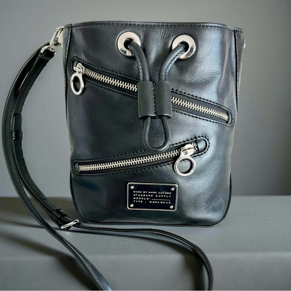 Marc Jacobs Black Leather Zippers Bucket Bag